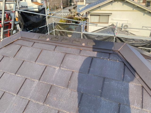 加古川市の雨漏りが発生したスレート屋根の棟